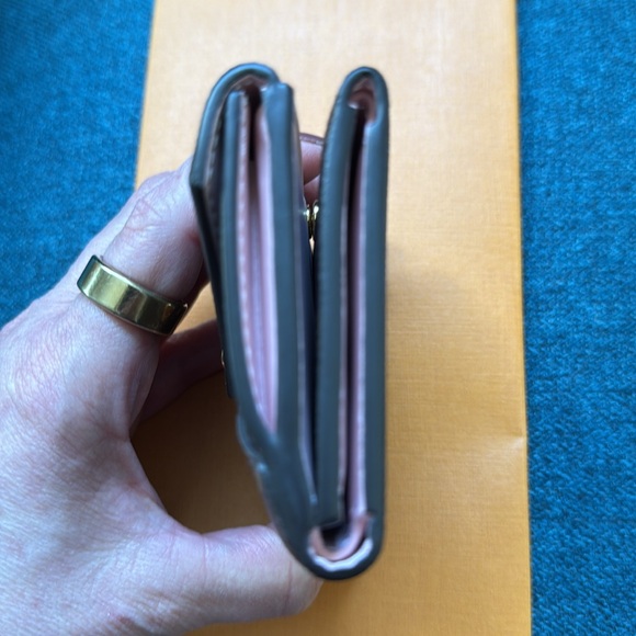 Louis Vuitton Celeste Wallet. M81665 - Picture 4 of 10